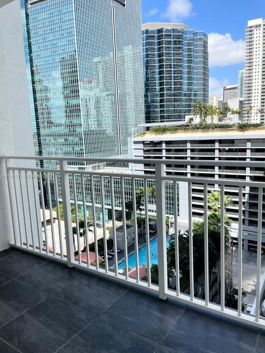 For Rent: $2,450 (1 beds, 1 baths, 640 Square Feet)