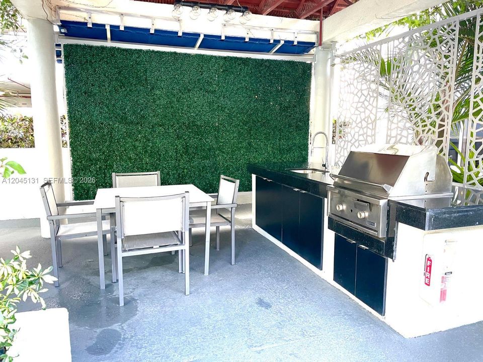 For Rent: $2,450 (1 beds, 1 baths, 640 Square Feet)