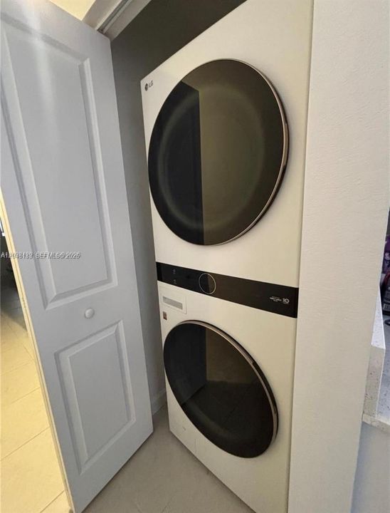 For Rent: $1,500 (1 beds, 1 baths, 3033 Square Feet)
