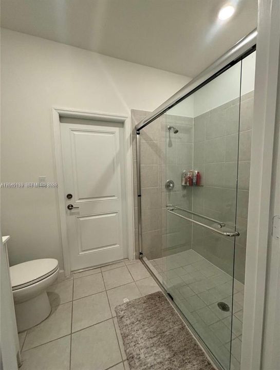 For Rent: $1,500 (1 beds, 1 baths, 3033 Square Feet)