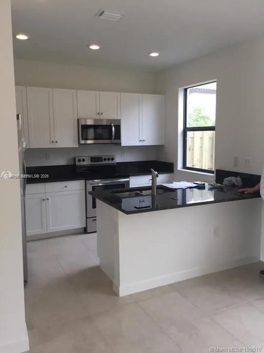 For Rent: $2,700 (3 beds, 2 baths, 1335 Square Feet)