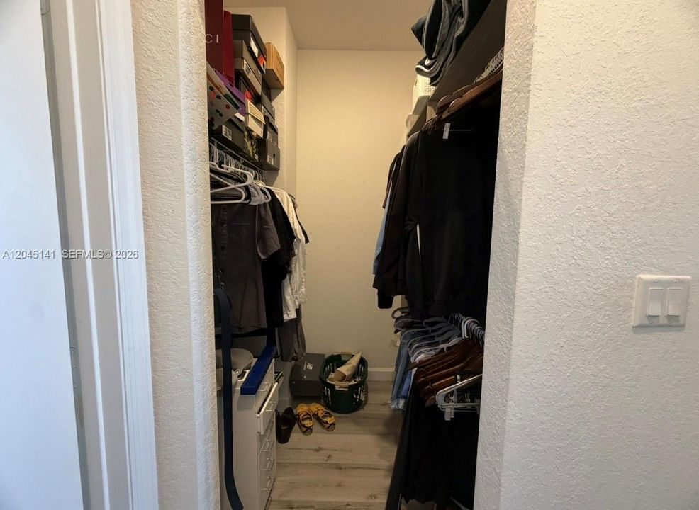 В аренду: $4,500 (4 спален, 2 ванн, 1773 Квадратных фут)