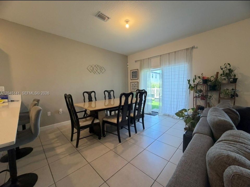 В аренду: $4,500 (4 спален, 2 ванн, 1773 Квадратных фут)