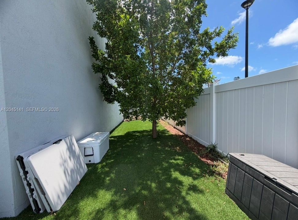 В аренду: $4,500 (4 спален, 2 ванн, 1773 Квадратных фут)