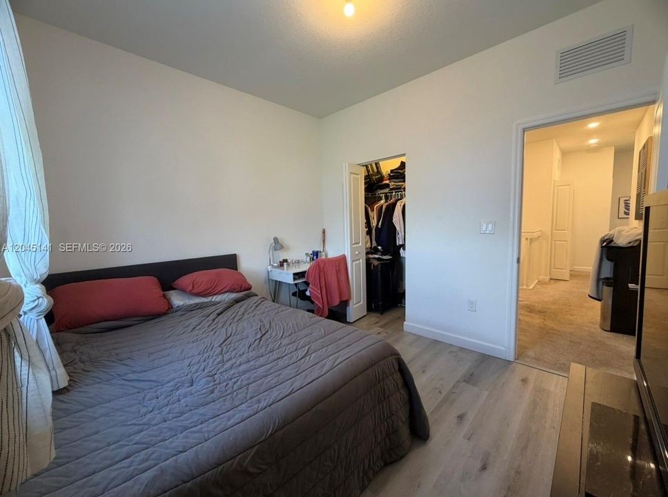 В аренду: $4,500 (4 спален, 2 ванн, 1773 Квадратных фут)