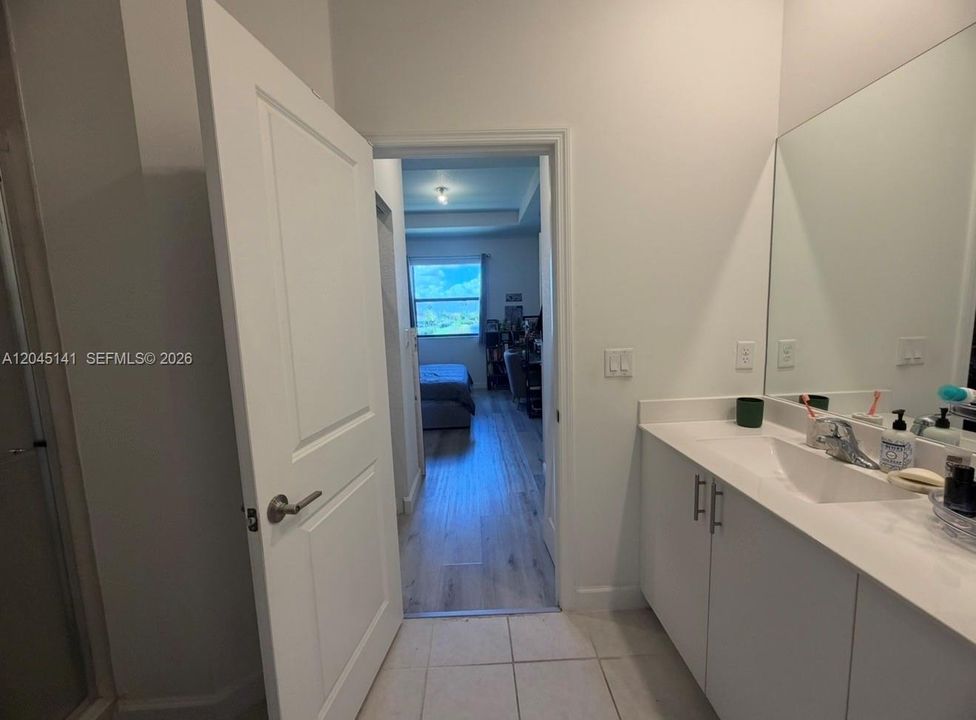 В аренду: $4,500 (4 спален, 2 ванн, 1773 Квадратных фут)