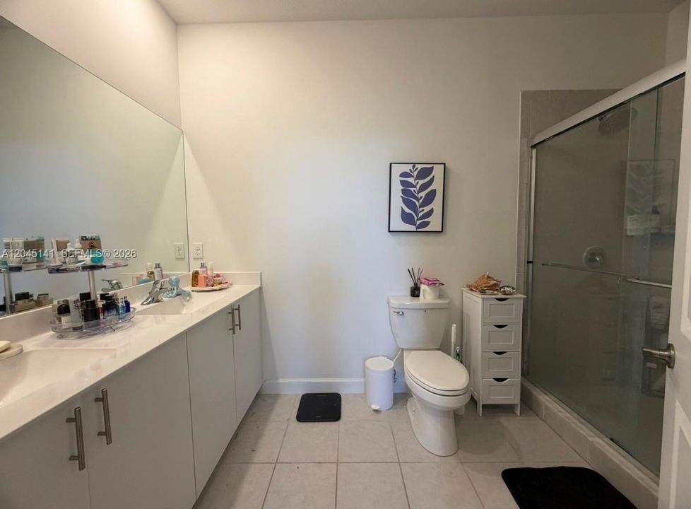 В аренду: $4,500 (4 спален, 2 ванн, 1773 Квадратных фут)