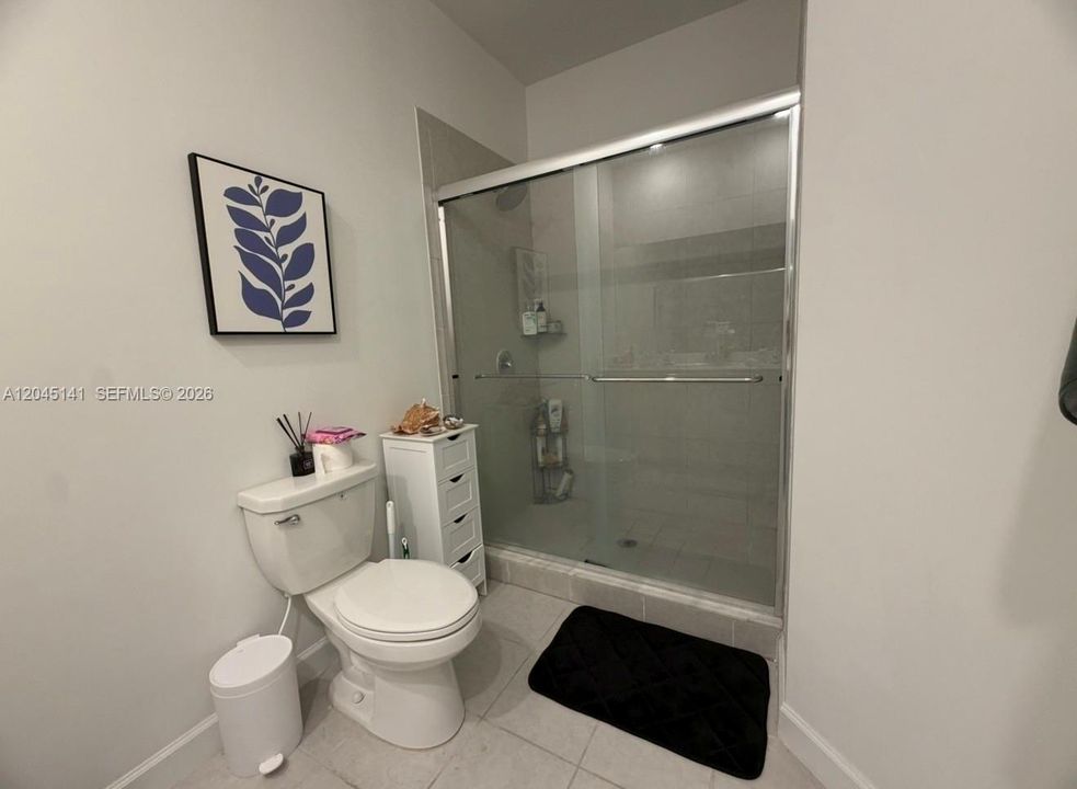 В аренду: $4,500 (4 спален, 2 ванн, 1773 Квадратных фут)