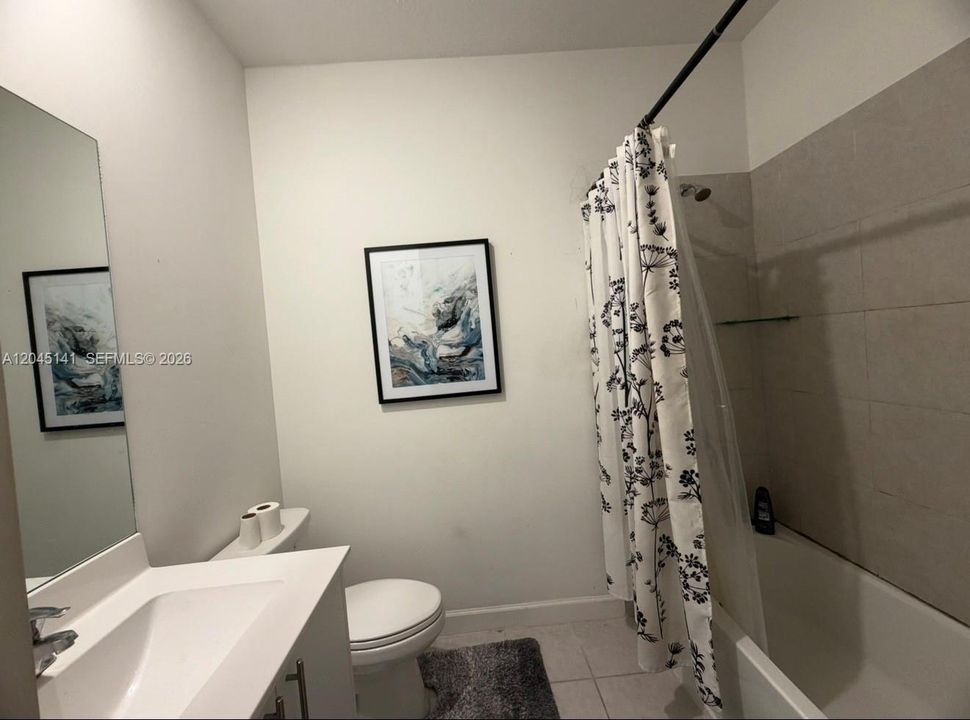 В аренду: $4,500 (4 спален, 2 ванн, 1773 Квадратных фут)
