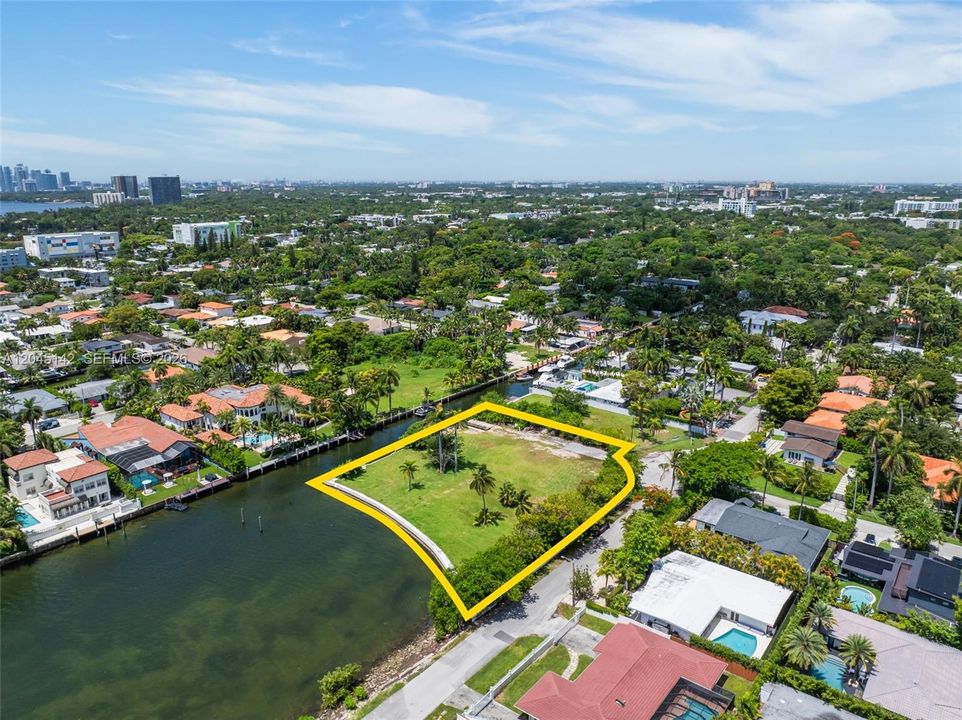 待售: $15,988,000 (0.87 acres)