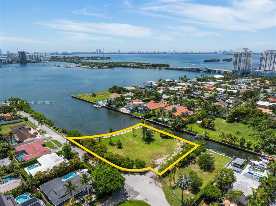 待售: $15,988,000 (0.87 acres)