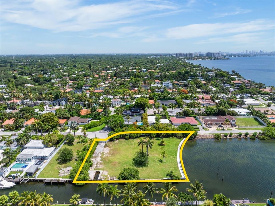 待售: $15,988,000 (0.87 acres)