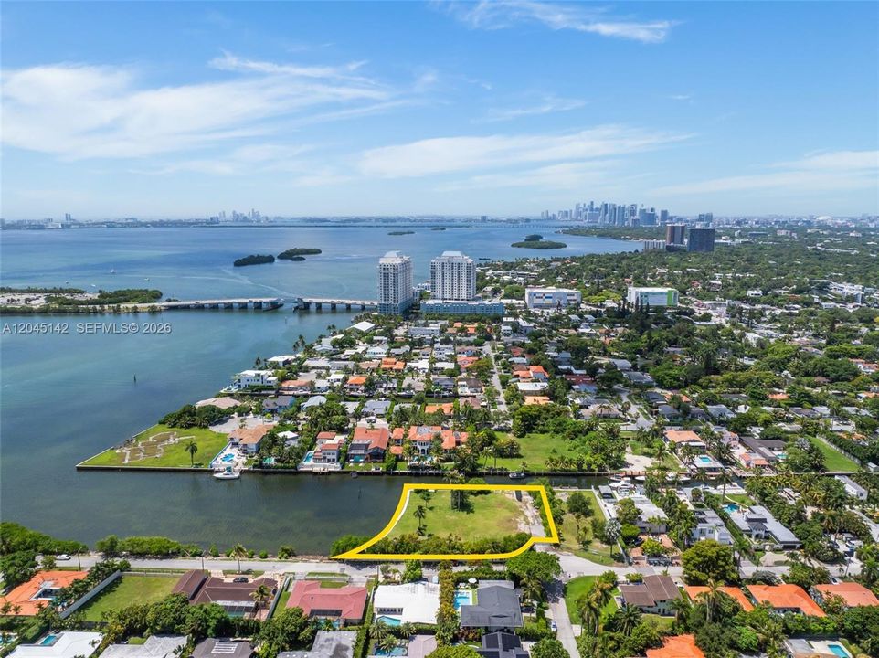 待售: $15,988,000 (0.87 acres)