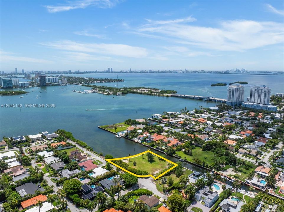待售: $15,988,000 (0.87 acres)