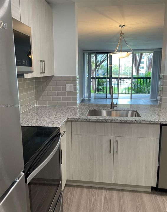 В аренду: $1,950 (1 спален, 1 ванн, 787 Квадратных фут)
