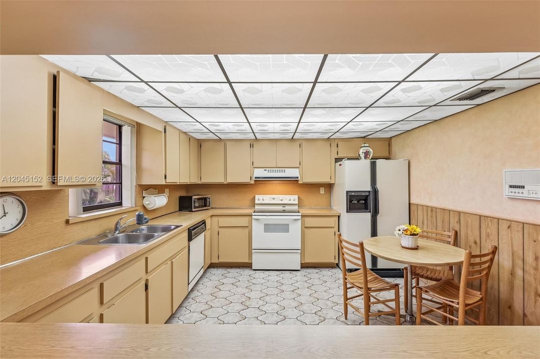 En Venta: $875,000 (4 camas, 2 baños, 2053 Pies cuadrados)