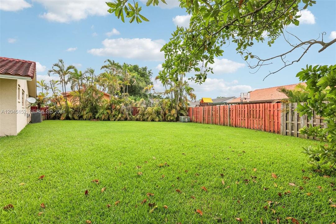 En Venta: $875,000 (4 camas, 2 baños, 2053 Pies cuadrados)