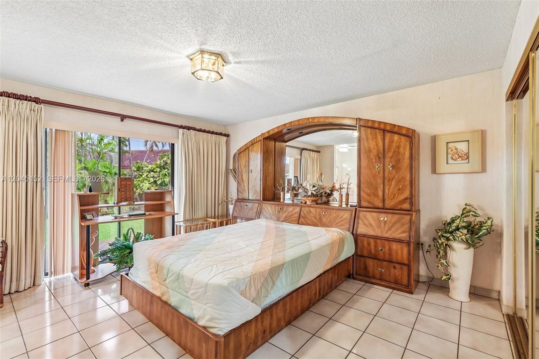 En Venta: $875,000 (4 camas, 2 baños, 2053 Pies cuadrados)