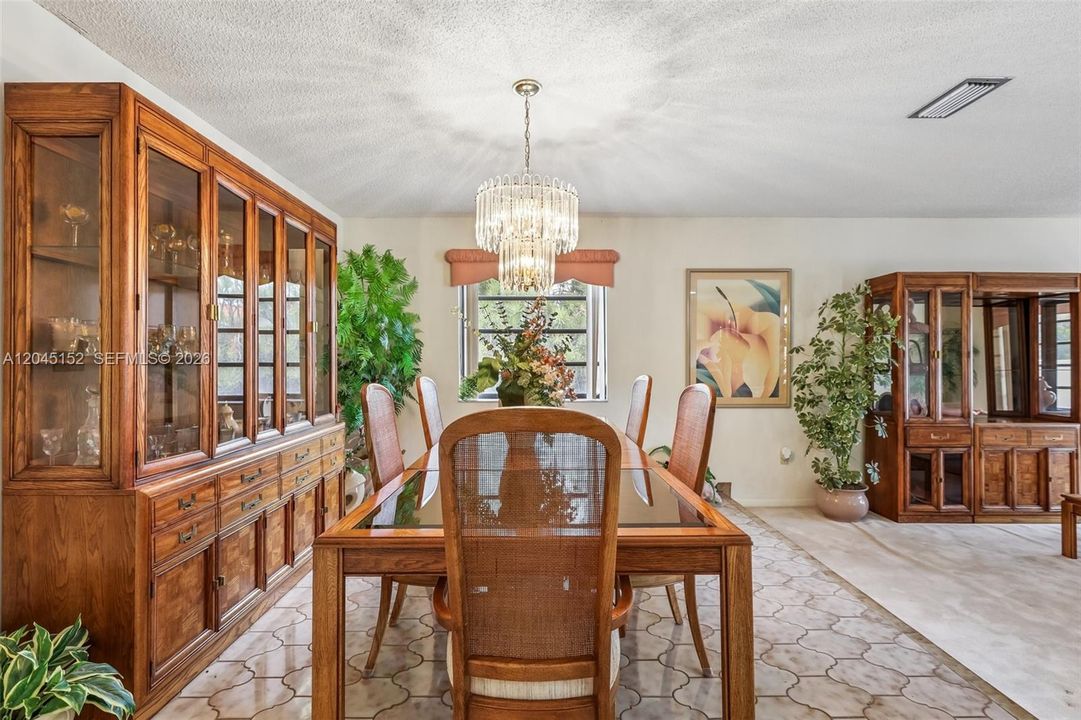 En Venta: $875,000 (4 camas, 2 baños, 2053 Pies cuadrados)