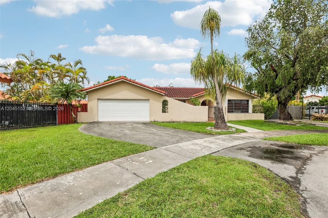 En Venta: $875,000 (4 camas, 2 baños, 2053 Pies cuadrados)