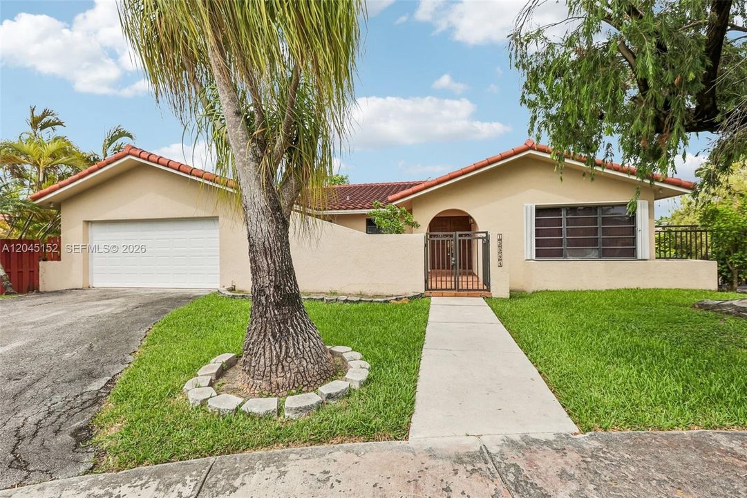 En Venta: $875,000 (4 camas, 2 baños, 2053 Pies cuadrados)