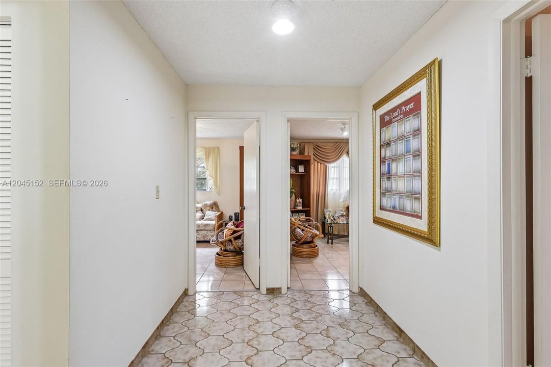 En Venta: $875,000 (4 camas, 2 baños, 2053 Pies cuadrados)