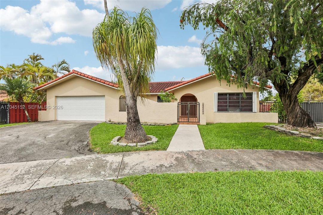En Venta: $875,000 (4 camas, 2 baños, 2053 Pies cuadrados)