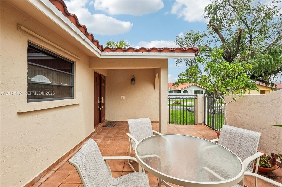 En Venta: $875,000 (4 camas, 2 baños, 2053 Pies cuadrados)