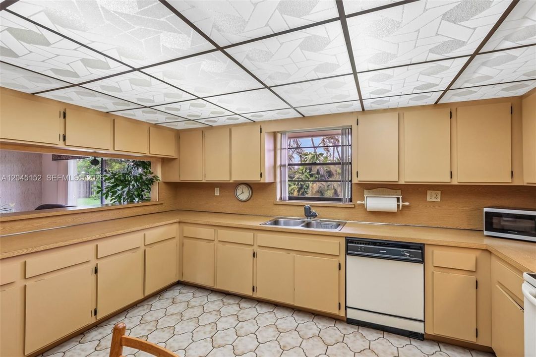 En Venta: $875,000 (4 camas, 2 baños, 2053 Pies cuadrados)