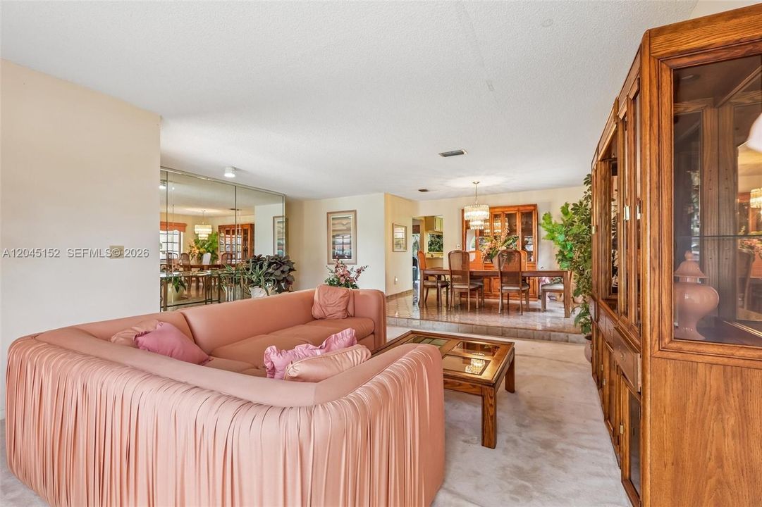 En Venta: $875,000 (4 camas, 2 baños, 2053 Pies cuadrados)