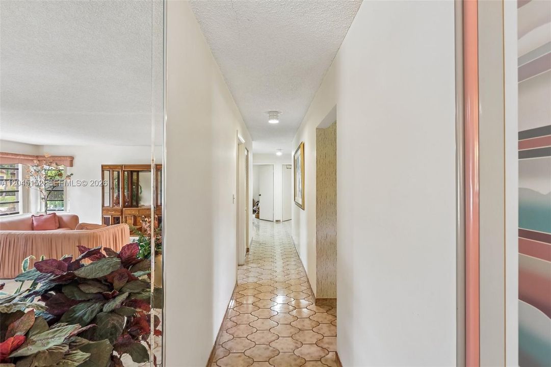 En Venta: $875,000 (4 camas, 2 baños, 2053 Pies cuadrados)