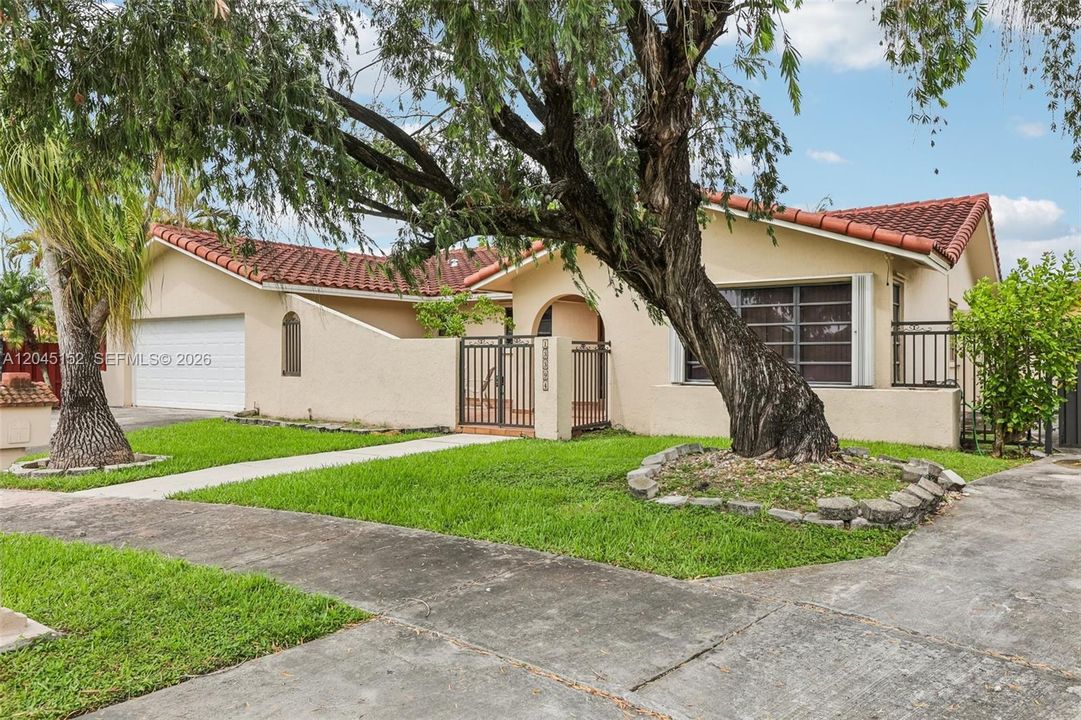 En Venta: $875,000 (4 camas, 2 baños, 2053 Pies cuadrados)