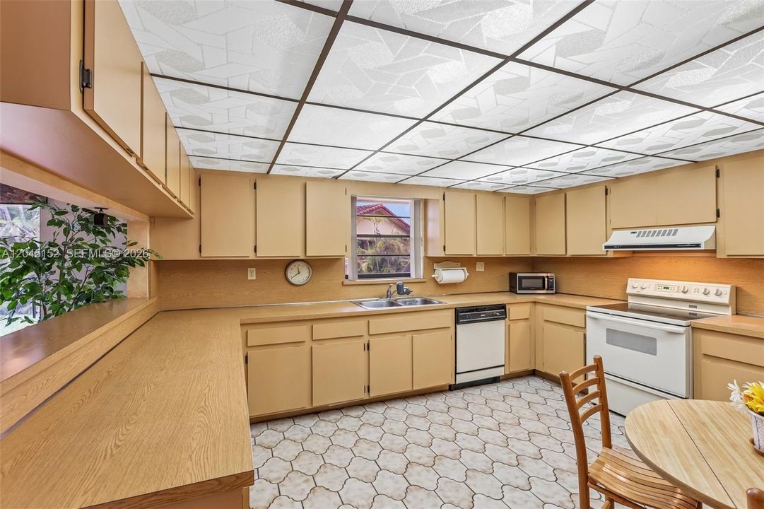 En Venta: $875,000 (4 camas, 2 baños, 2053 Pies cuadrados)