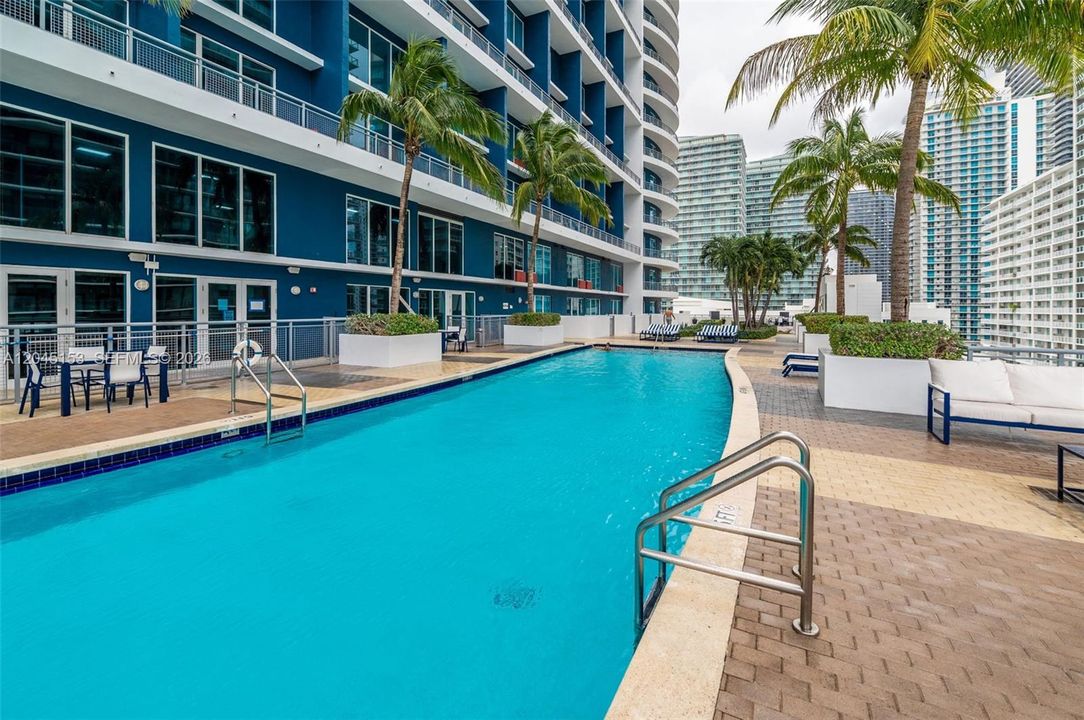 For Sale: $850,000 (2 beds, 3 baths, 1467 Square Feet)