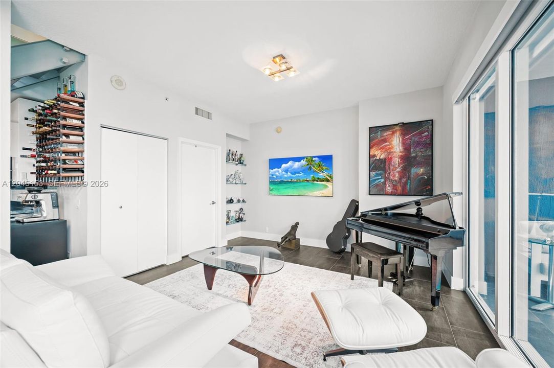 For Sale: $850,000 (2 beds, 3 baths, 1467 Square Feet)