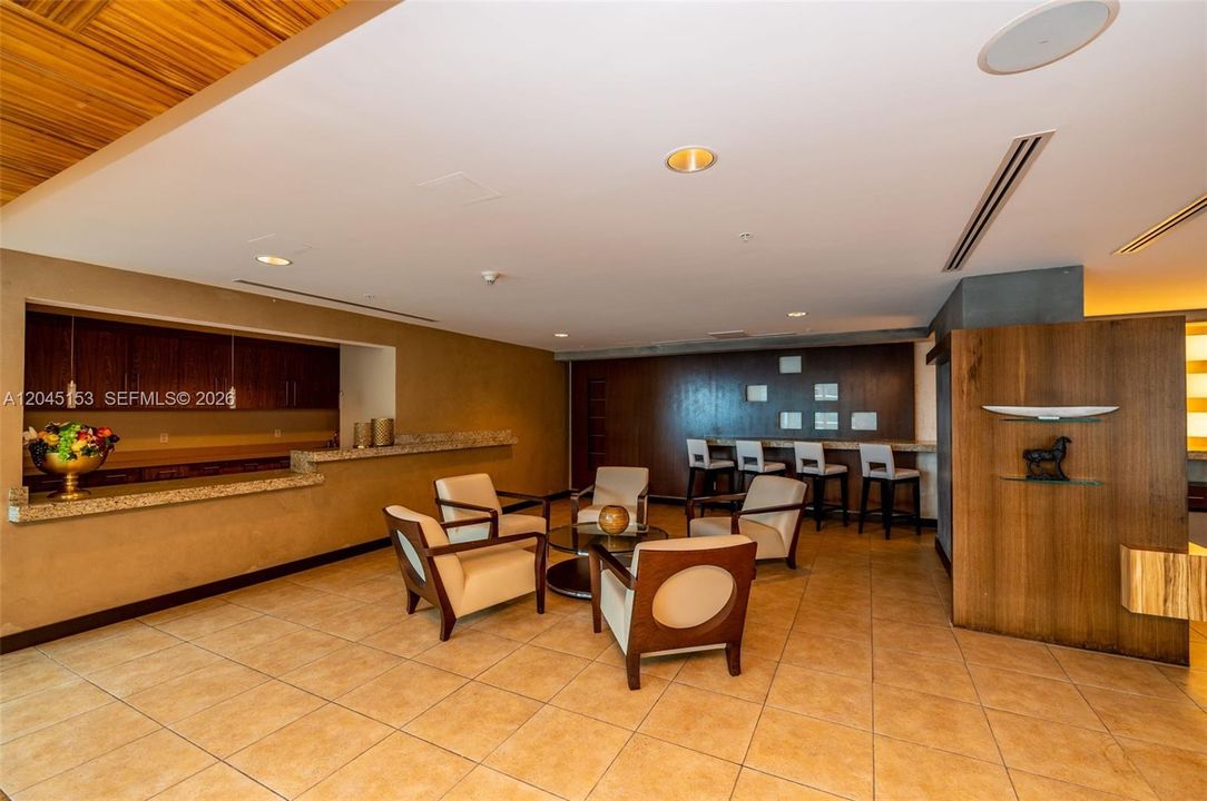 For Sale: $850,000 (2 beds, 3 baths, 1467 Square Feet)