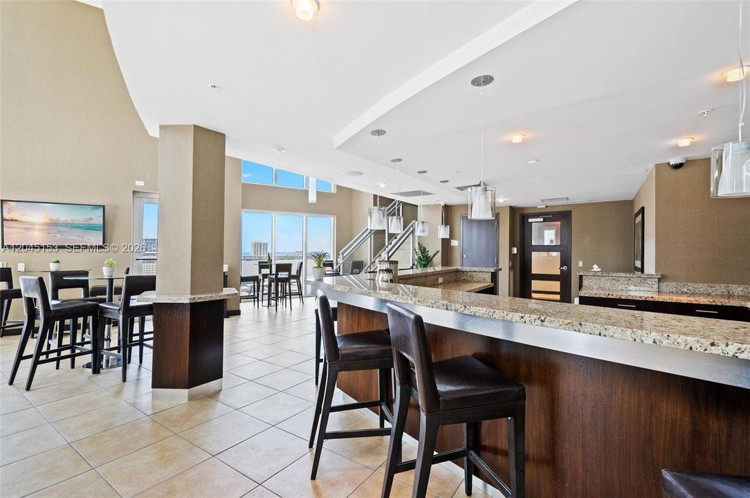 For Sale: $850,000 (2 beds, 3 baths, 1467 Square Feet)