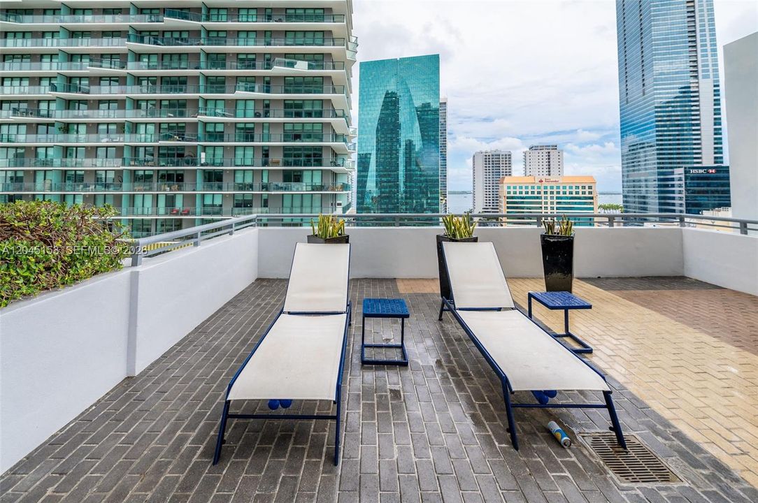 For Sale: $850,000 (2 beds, 3 baths, 1467 Square Feet)