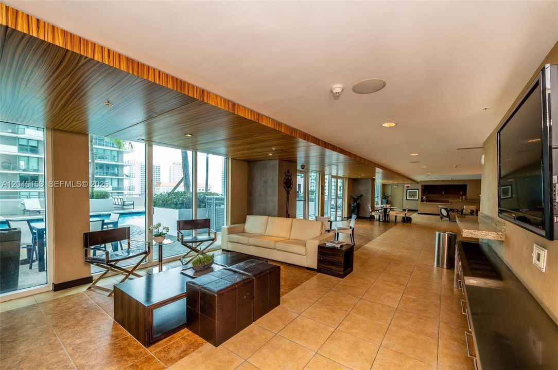 For Sale: $850,000 (2 beds, 3 baths, 1467 Square Feet)