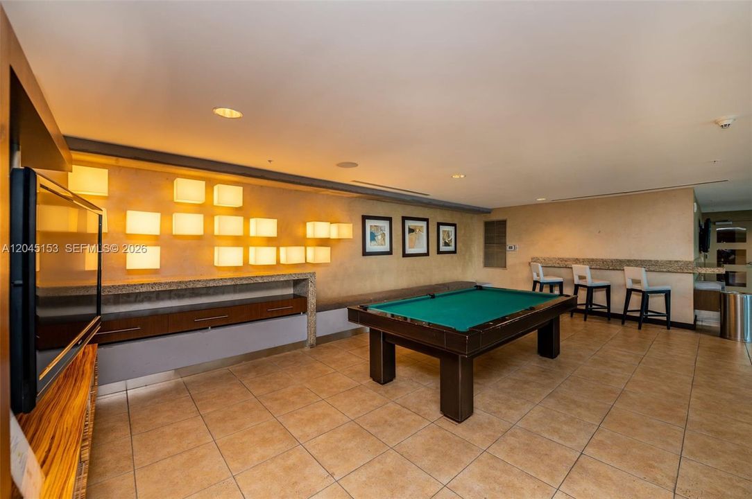 For Sale: $850,000 (2 beds, 3 baths, 1467 Square Feet)