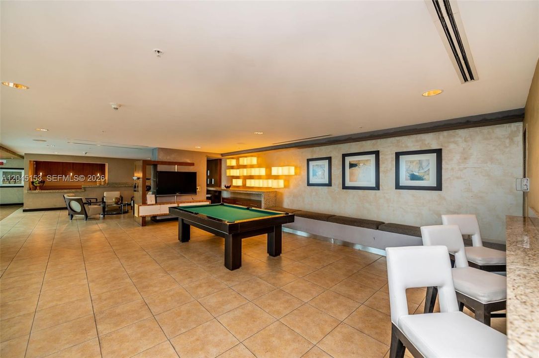 For Sale: $850,000 (2 beds, 3 baths, 1467 Square Feet)