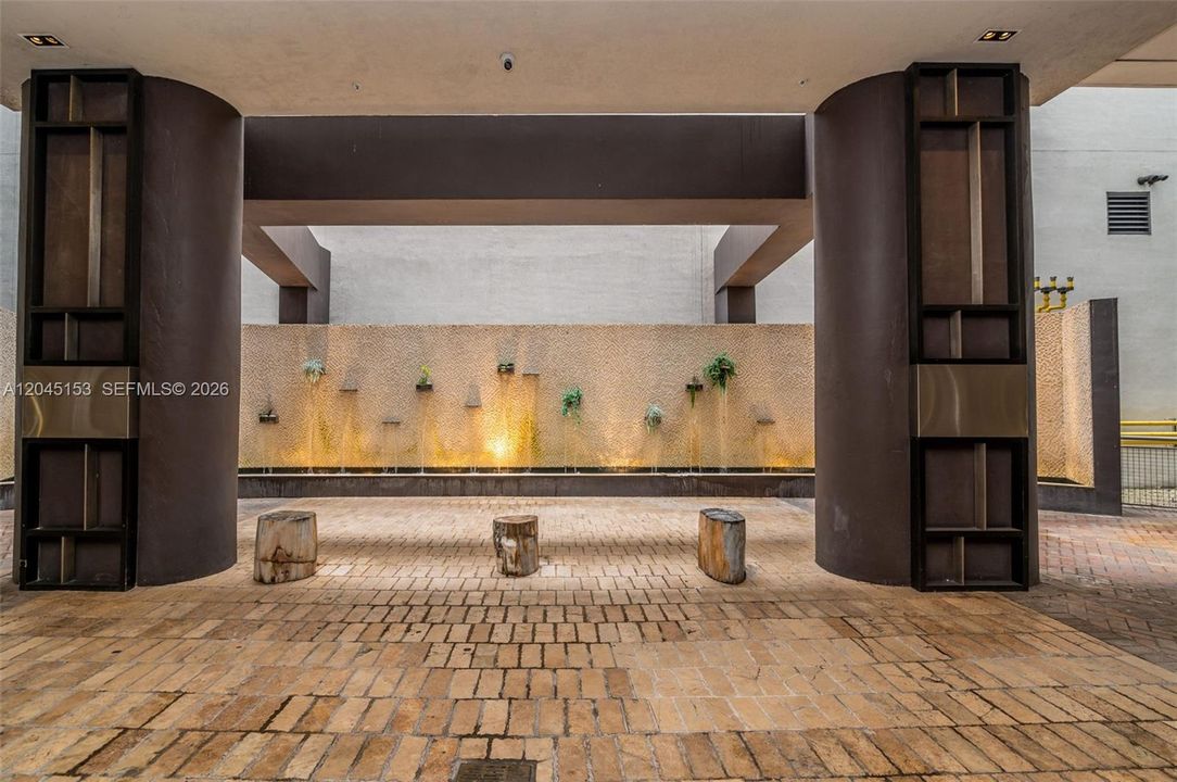 For Sale: $850,000 (2 beds, 3 baths, 1467 Square Feet)