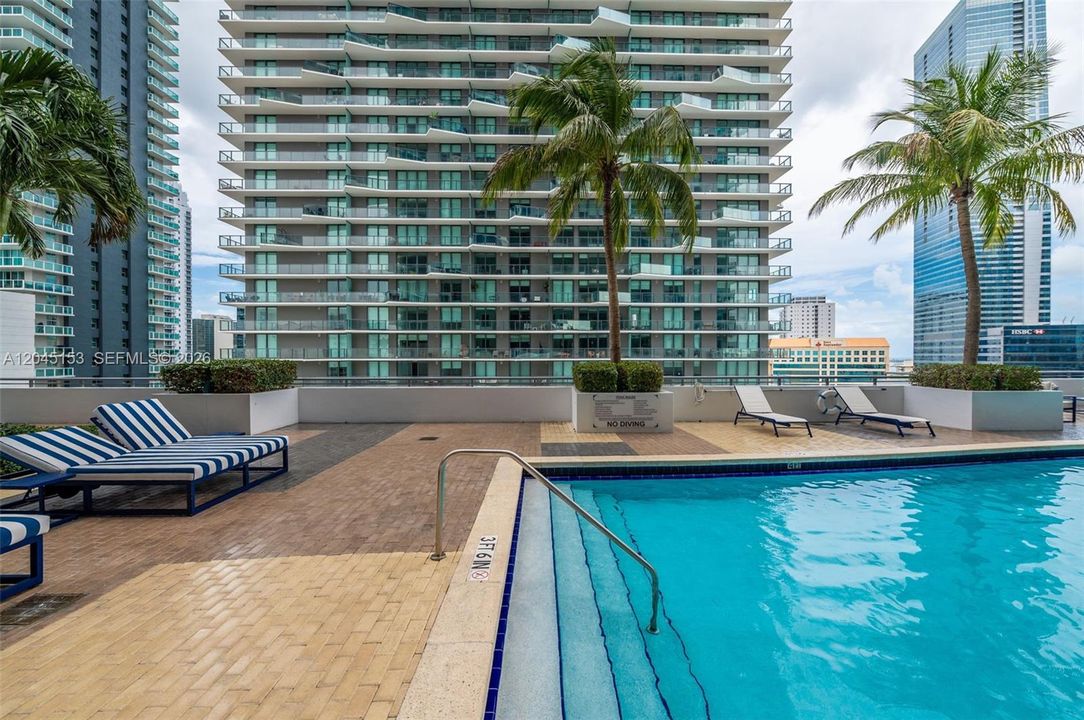 For Sale: $850,000 (2 beds, 3 baths, 1467 Square Feet)