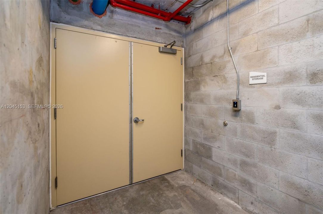 For Sale: $850,000 (2 beds, 3 baths, 1467 Square Feet)