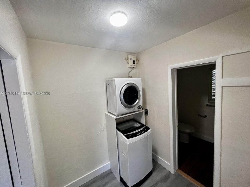 For Rent: $1,700 (0 beds, 1 baths, 500 Square Feet)