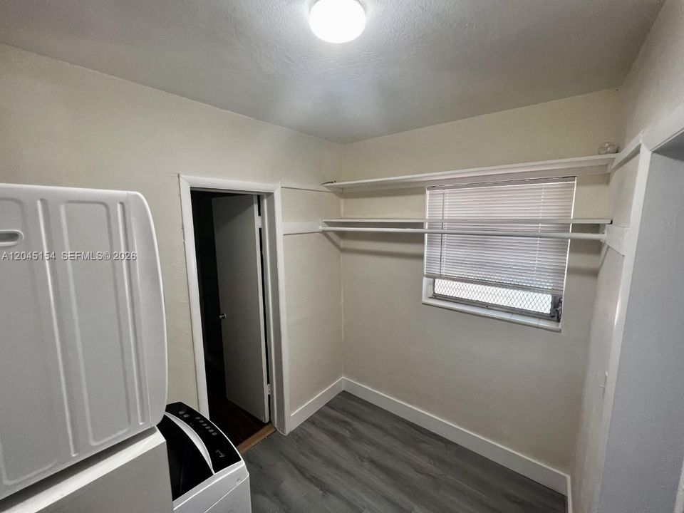 For Rent: $1,700 (0 beds, 1 baths, 500 Square Feet)