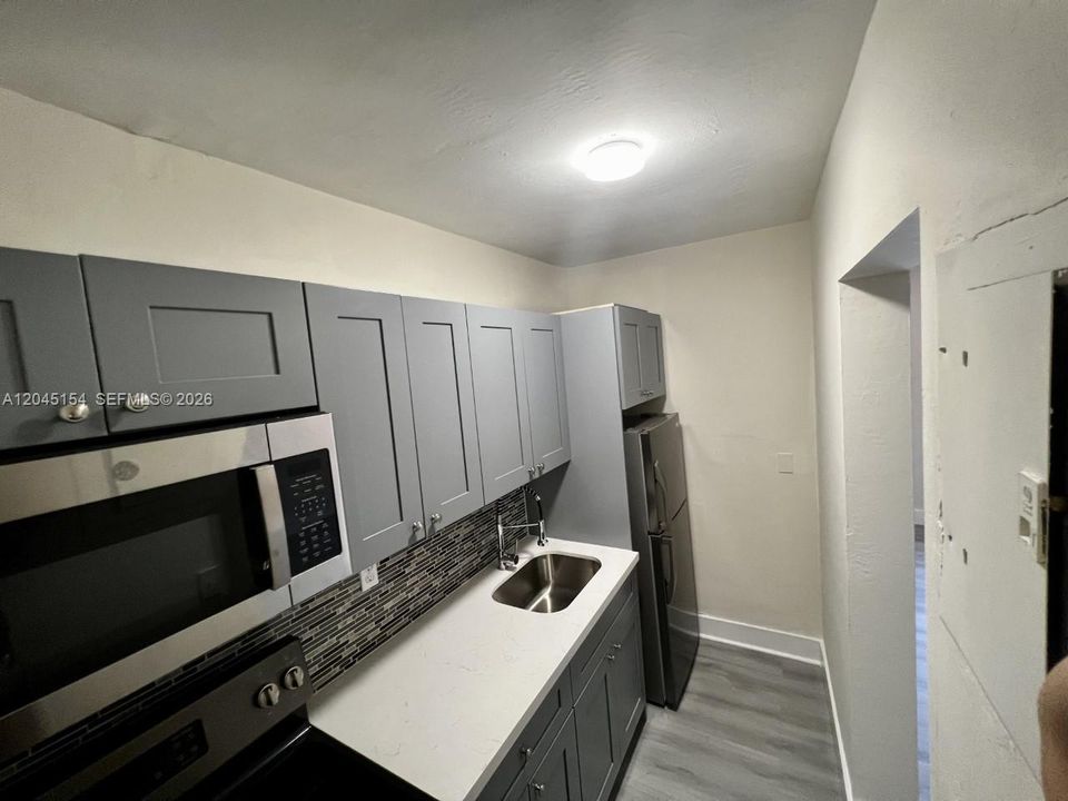 For Rent: $1,700 (0 beds, 1 baths, 500 Square Feet)