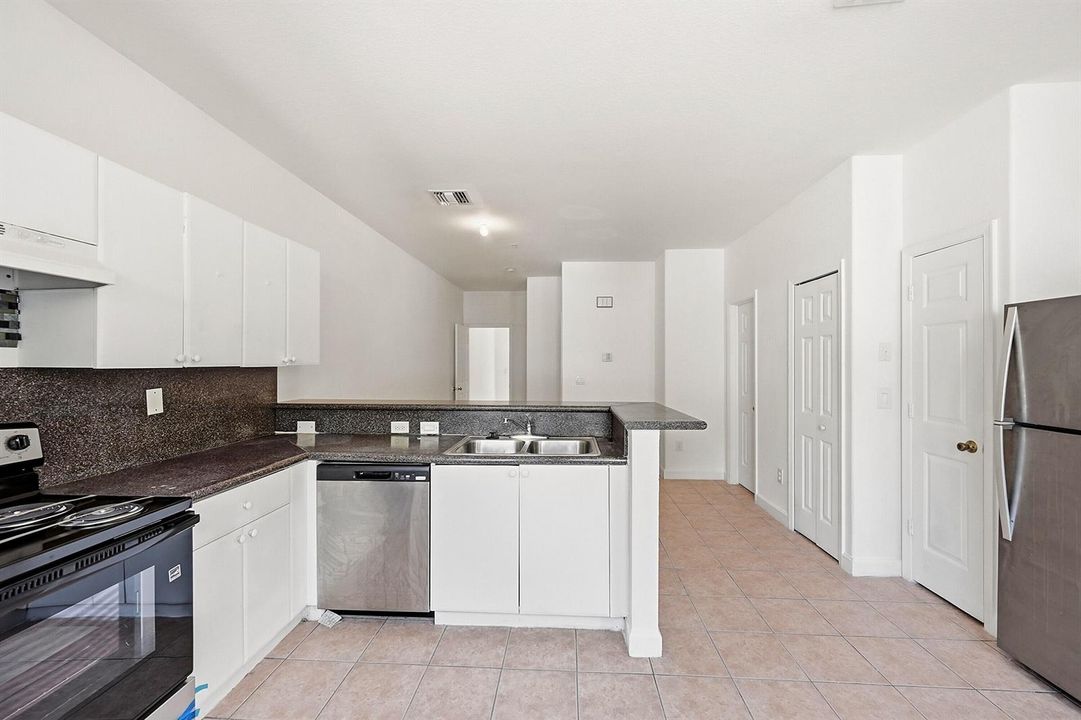 Kitchen full view