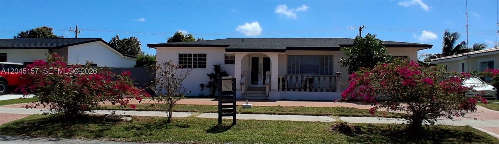 En Venta: $1,375,000 (4 camas, 3 baños, 1954 Pies cuadrados)
