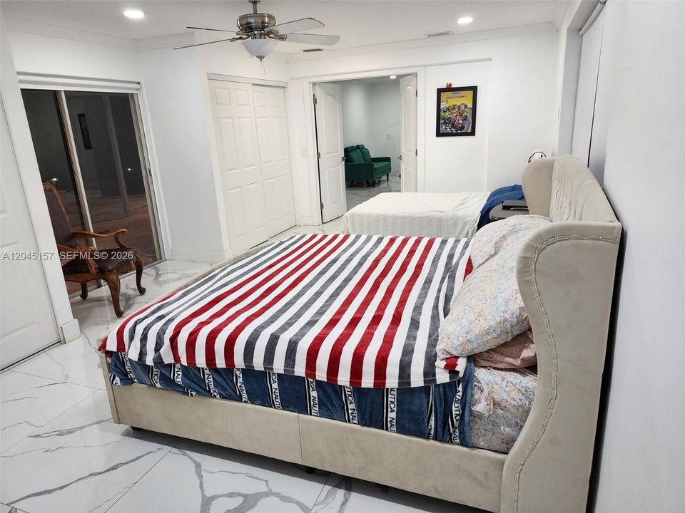 En Venta: $1,375,000 (4 camas, 3 baños, 1954 Pies cuadrados)